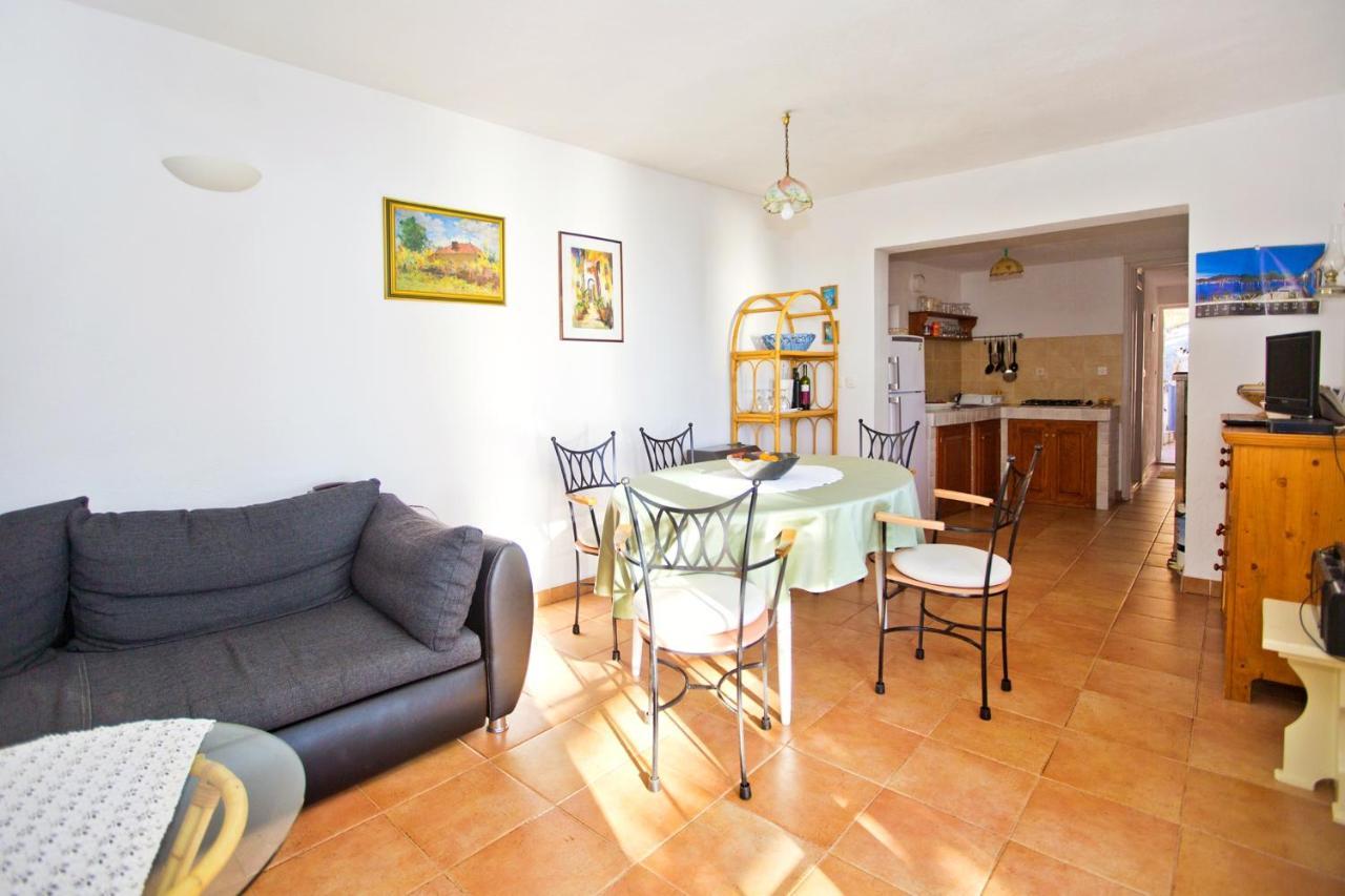 Seaside Secluded Apartments Cove Tvrdni Dolac, Hvar - 4008 Gdinj Bagian luar foto